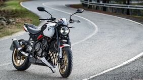 軽快でスタイリッシュな新世代ミドルネイキッド､トライアンフ新型バイク｢トライデント800｣の絶妙なポジショニング