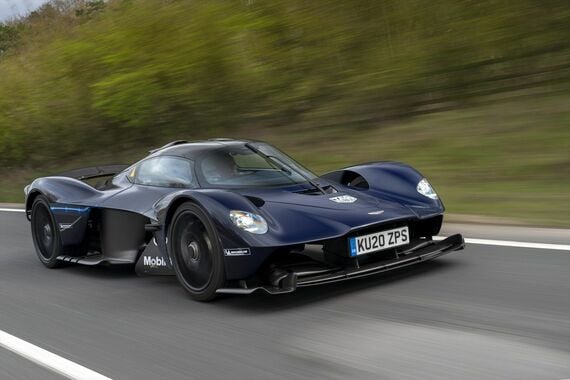 「ヴァルキリー」は「ヴァルハラ」以上にレーシングカー然としている（写真：Aston Martin）
