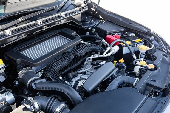 パワートレーンは、1.8L DOHC直噴ターボのガソリンエンジンで、駆動方式のAWDのみとシンプルな構成