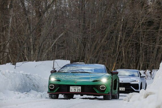 雪上での試乗シーン