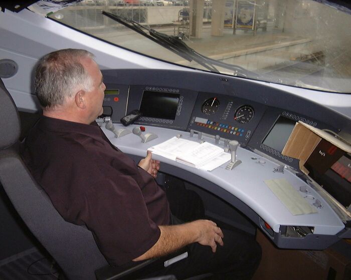 ICE3初試運転時の運転室の様子