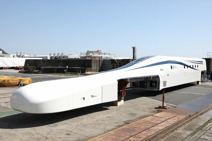 L0系改良試験車の先頭部。丸みを帯びたデザインだ