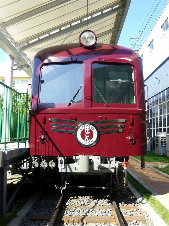 5700系「猫ヒゲ」の前面