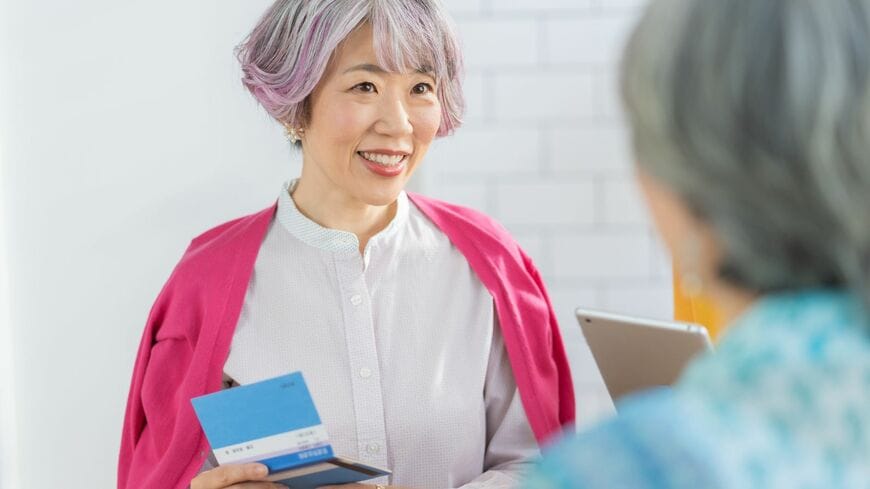 15年、20年先に必要度があがる介護費用は、積立投資で運用しておくことがお勧めです（写真：USSIE／PIXTA）