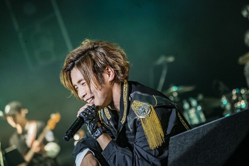 町おこしはもちろんアーティストとしての活動も全力投球（写真：安達勇人さん提供）