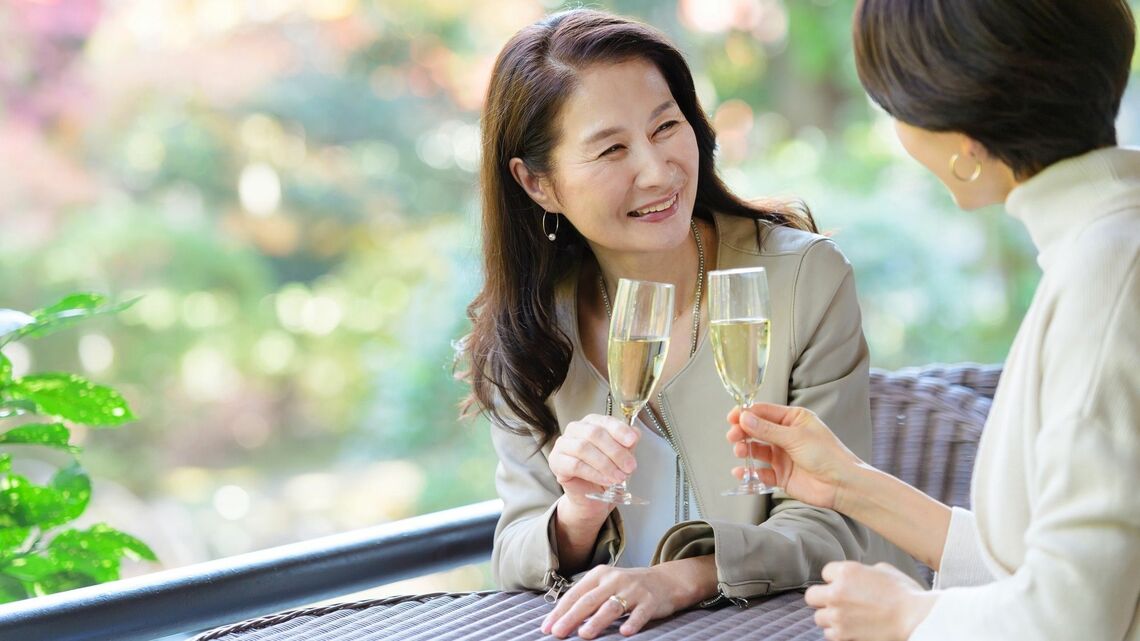 バツイチ、無職、60代目前の女性が婚活に挑戦し、あっという間に成婚できた背景を紹介します（写真：8x10／PIXTA）