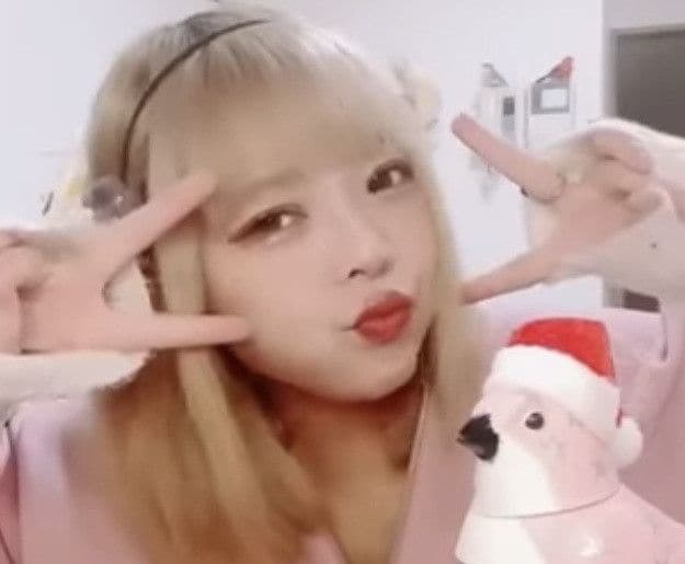 SNSなどで「頂き女子りりちゃん」と名乗っていた渡邊真衣被告（本人のYouTubeより／時事）