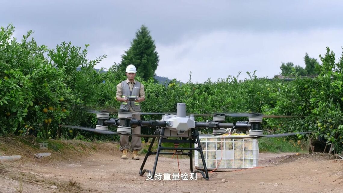 大疆農業の新型ドローン｢T100｣は最大85キログラムの貨物を吊り下げて運べる（写真はDJIのウェブサイトより）