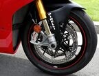 ブレンボ製新型4ポットキャリパーと330mmディスク