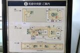 意外に動線が複雑な駅構内（記者撮影）