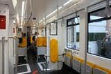 今回シュタドラーが展示したミラノ市電のモックアップ車内。感染症対策で入れる人数は制限された（筆者撮影）