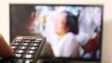 テレビを見る
