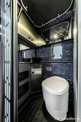 スター・ウォーズの世界観が広がるトイファクトリーのキャンピングカー「ダビンチ6.0＜スター・ウォーズ＞エディション」（写真：トイファクトリー）