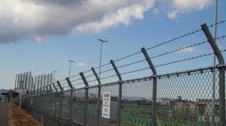 自衛隊･米軍施設の｢隣｣を外国人が買う現実…取得の48％は中国､市ヶ谷が｢丸見え｣のタワマンという安全保障の穴も