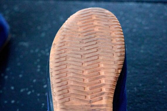 地面をつかみやすい形状のソール