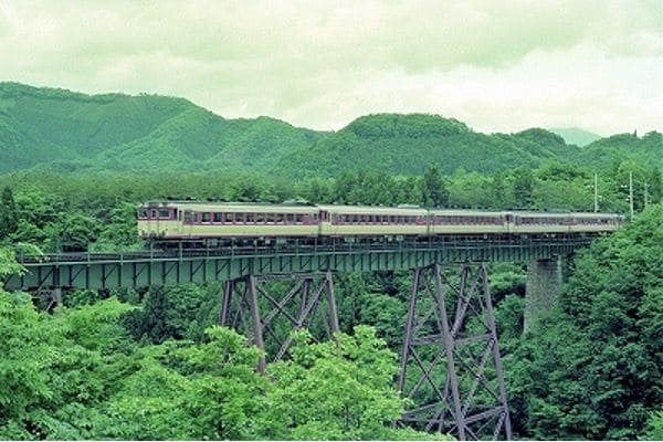 仙台ー新潟間「あさひ」と仙台ー酒田間「月山」の併結