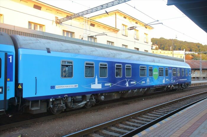 オーストリア鉄道（ÖBB）の寝台車も連結