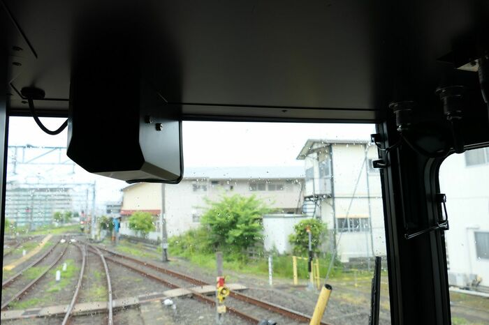 前方を確認しやすいようカメラがある