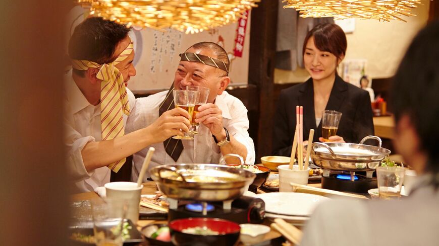 「ふにゃけ人生」を送る佐藤二朗さんが、母校での講演を引き受けたことで巡らせた「ふにゃけ大人の会」発足から解散までをご紹介（写真：Fast&Slow／PIXTA）
