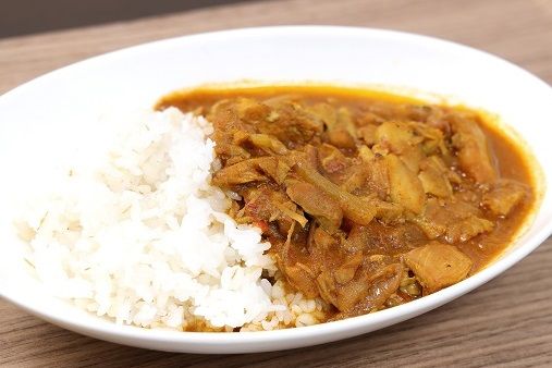 平日オープン～10：30に提供されるアサダケカレー390円～（撮影：尾形文繁）