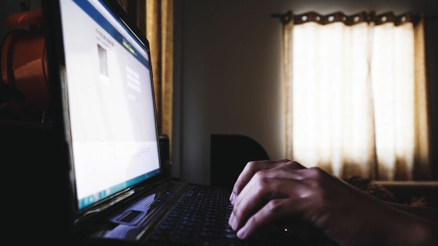 「自宅で仕事」にはどんなわなが潜んでいるのか（写真：SasinParaksa／iStock）