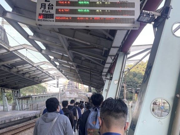長距離輸送を兼ねる台湾鉄道はその輸送力に限界が見えている（筆者撮影）