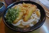 「牧のうどん」ごぼ天うどん（筆者撮影）