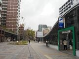 近年急速に開発が進んだ六本松駅付近（記者撮影）