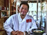 「日本のラーメン文化をカナダ・世界に広める」 という大志のもと、カナダで独立起業した高橋さん。飲食サービス業でのアルバイトは留学生にも就きやすい、と語る（写真：RYUS NOODLE BAR提供）