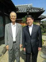 多くの教えと支援をくれた谷口久次先生と（写真：鈴木靴下提供）