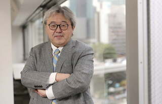 堀田龍也（ほりた・たつや）東北大学大学院情報科学研究科 教授、東京学芸大学大学院教育学研究科 教授1964年熊本県生まれ。86年に東京学芸大学教育学部を卒業し、87年に東京都公立小学校の教諭として勤務。2009年東京工業大学より博士（工学）授与。文部科学省参与、玉川大学教職大学院教授などを経て、14年より現職。中央教育審議会・委員、同教科書・教材・ソフトウェアの在り方ワーキンググループ・座長、同義務教育の在り方ワーキンググループ・委員、文部科学省GIGAスクール構想の下での校務の情報化の在り方に関する専門家会議・主査、同教育データの利活用に関する有識者会議･座長などを歴任
