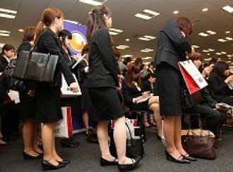 女子学生は男子よりも就職に不利か？　40%超が志望先変更--11年4月新卒学生の追跡調査【映像あり】