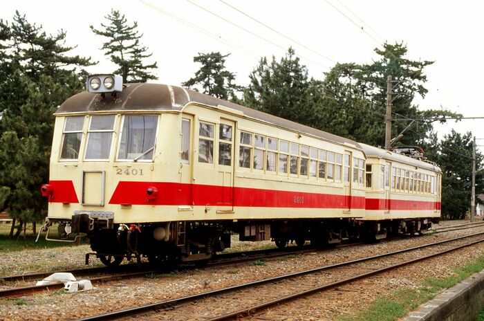 豊橋鉄道ク2400形。電車の制御車だが元は気動車だった