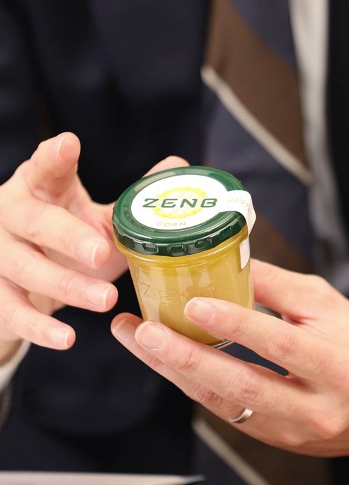 第1弾として2019年3月に発売された「ZENBペースト」（5種類、各1620円）。サステイナブル、ヘルシー、おいしいという、ミツカンの目指す「オルタナティブな食」を象徴する商品だ（撮影：尾形文繁）