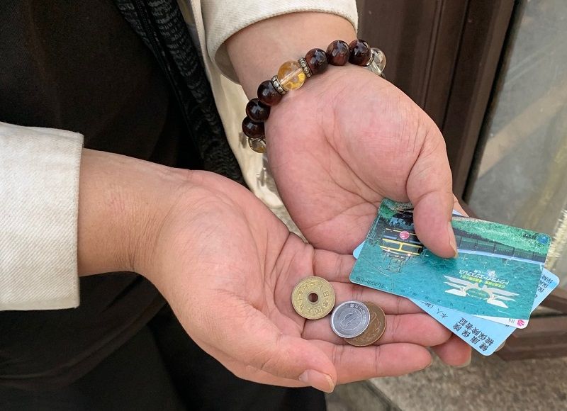 数カ月にわたる路上生活で所持金は16円になったというレイジさん。最後の1週間は公園の水道水で飢えをしのいだという（筆者撮影）