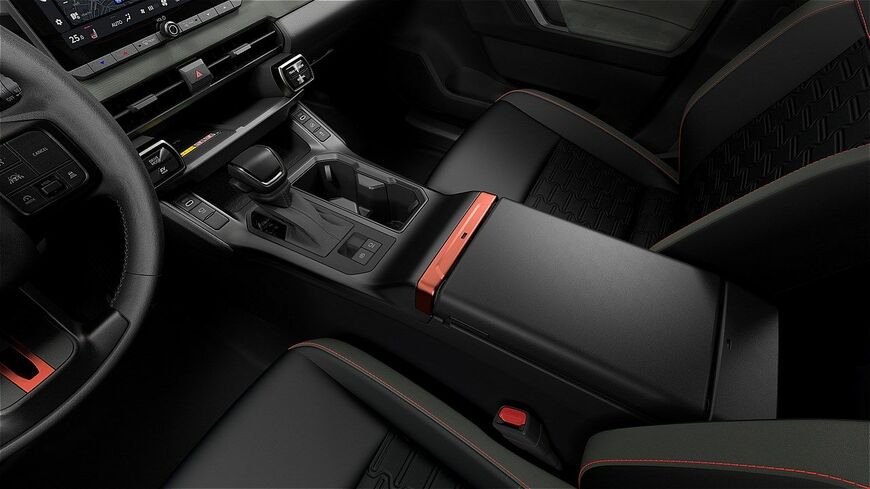 トヨタ新型「RAV4 ADVENTURE（プロトタイプ）」（写真：トヨタ自動車）