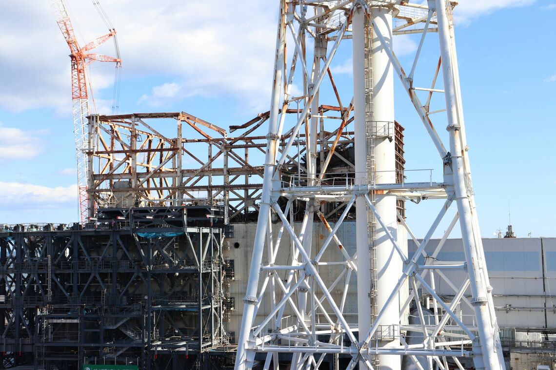 空前の事故を起こした福島第一原発。廃炉作業は長い道のりに（代表撮影）