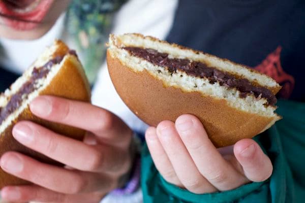 トンボのどら焼きは甘さ控えめ（筆者撮影）