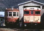 有田鉄道キハ07 207（左）。元鉄道省キハ42609