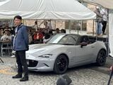 200台限定発売「マツダスピリットレーシング・ロードスター12R」と齋藤茂樹（筆者撮影）