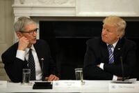 アップルCEO､トランプ大統領を痛烈批判 人権団体への寄付を表明