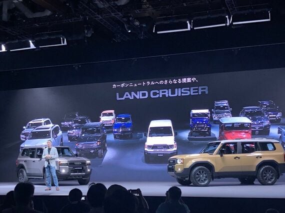 自動車メーカーがユーザーに直接、販売することはなく、ディーラーへの卸売のみを行う（筆者撮影）
