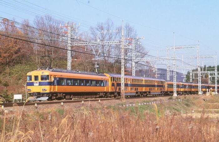 ビスタカーとスナックカーの併結編成