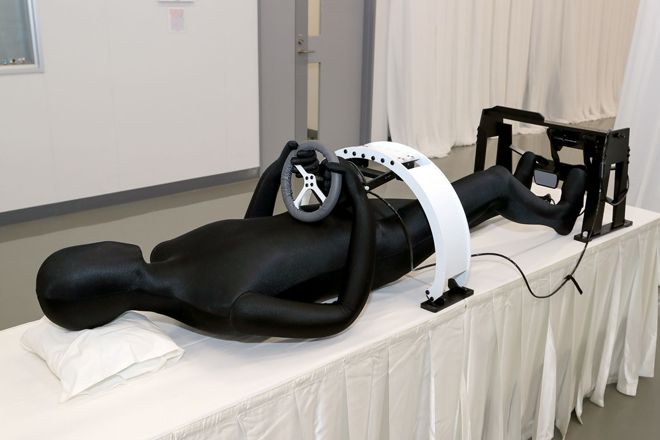 fMRIにより運転環境で測定（筆者撮影）