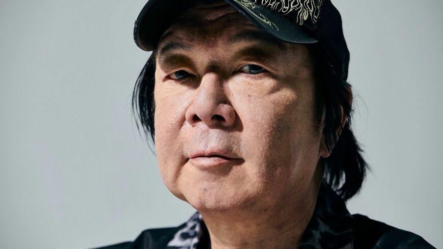 舞台、映画、テレビ、ラジオなど、出演するすべてのシーンで鮮烈な個性と存在感を放つ古田新太さん。7年ぶりの主演映画となった『空白』（9月23日公開予定）で、“見る者の心臓をあわだてる悪夢のような父”を演じた古田さんに、役者として、父親としての思いを伺いました。（写真：椙本裕子）