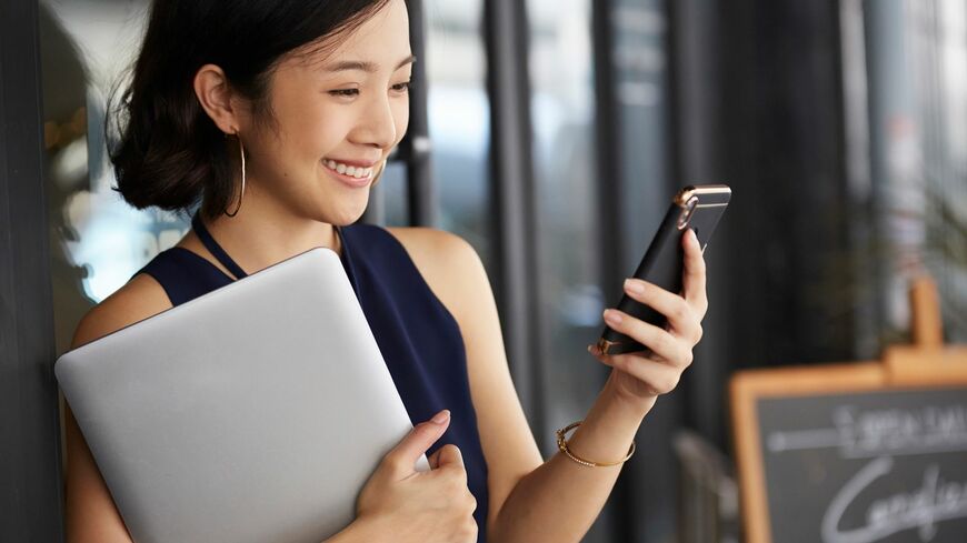 最近、アメリカ株に比べて日本株の下落基調が鮮明だ。スマホなどの部品は好調だが株価は上昇しない。日本が中国に近く新型肺炎の影響を受けやすいということだけではなさそうだ（写真：Pangaea／PIXTA）