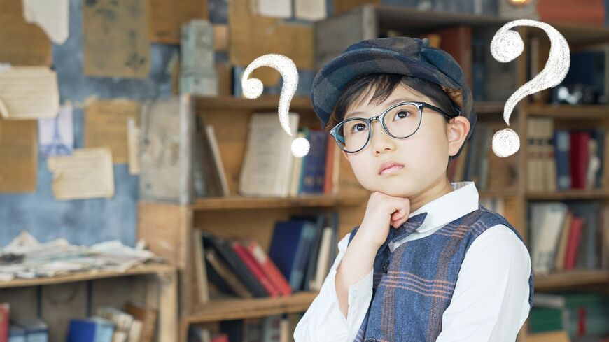 考える少年