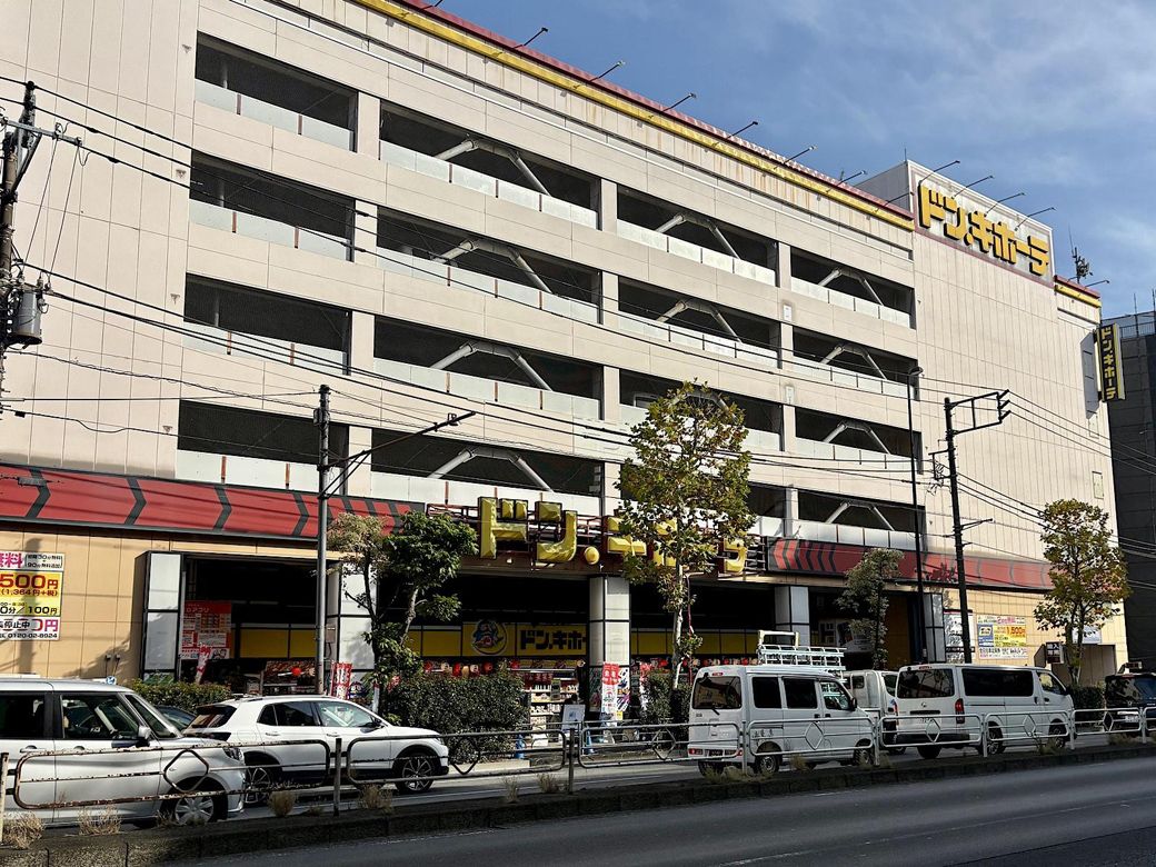 シェアハウスから徒歩1分のところにあるドン・キホーテ。食料も生活品もここですべてそろえることができた（筆者撮影）