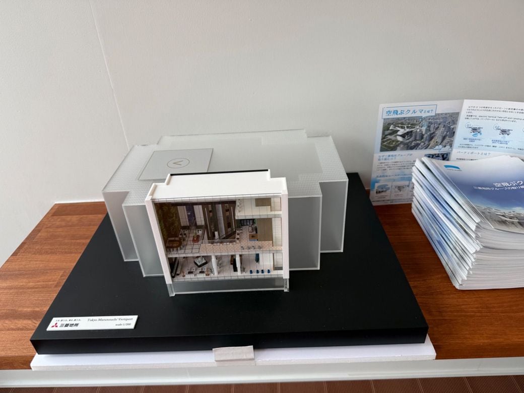 ギャラリーに展示されていた三菱地所の丸の内バーティポート模型（写真：筆者撮影）