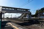相対式の多田駅ホーム。かつては中央にもレールが